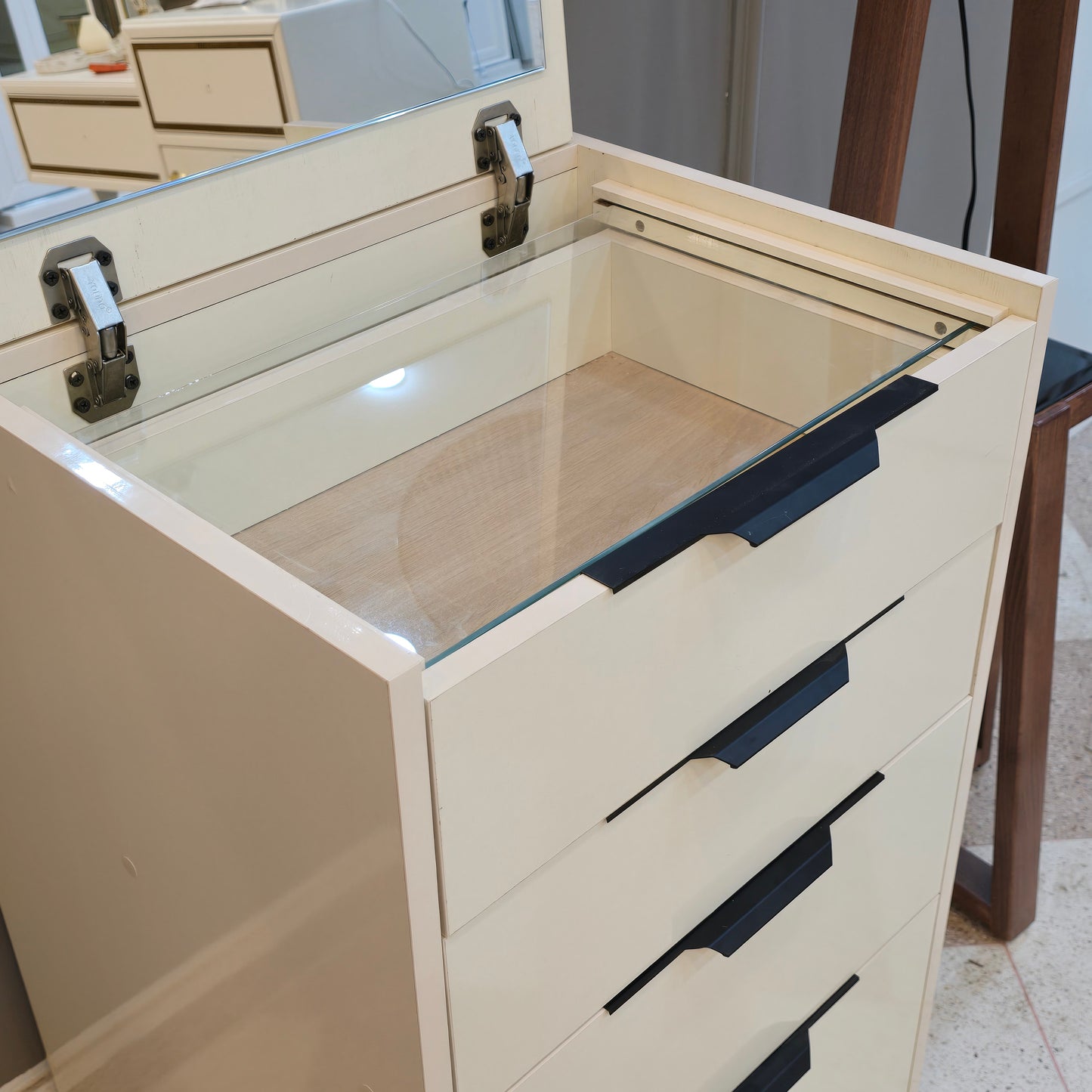 Table de maquillage minimaliste