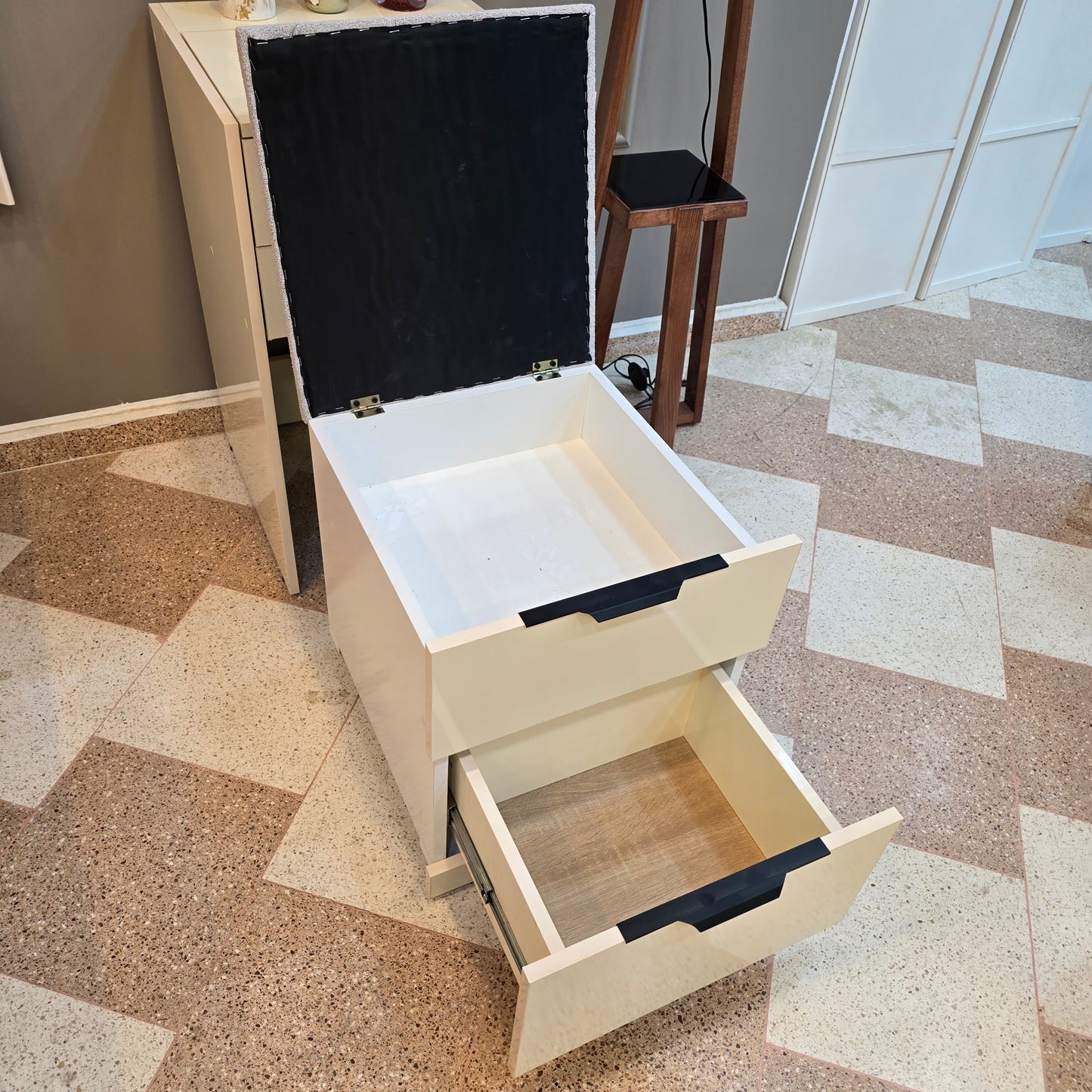 Table de maquillage minimaliste